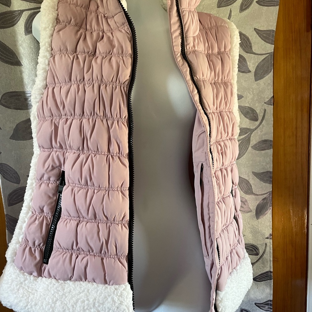 Calvin Klein Pink Quilted Vest with White Sherpa Trim - Picture 3 of 6
